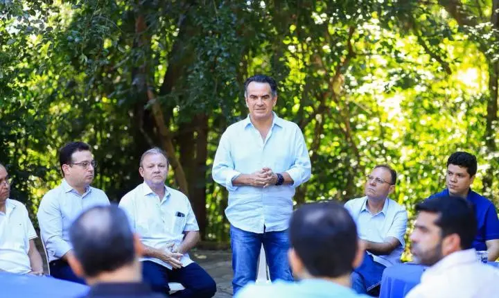 Ciro Nogueira recebe grupo de vereadores de Teresina