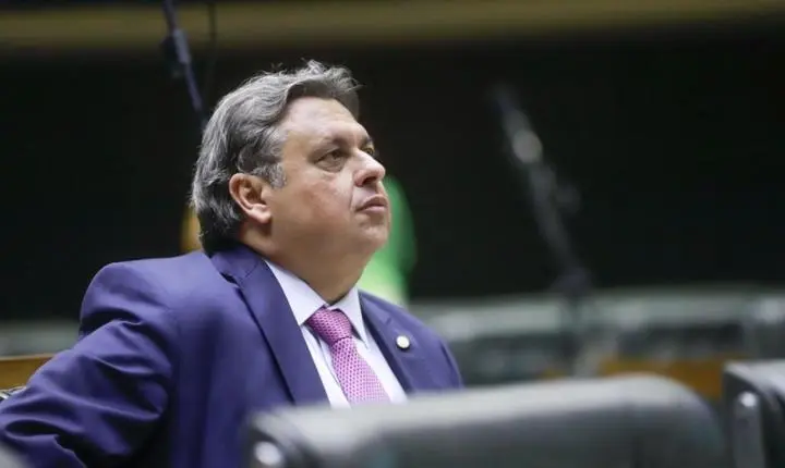 Deputado Júlio Arcoverde sofre acidente doméstico e é internado em UTI em Teresina
