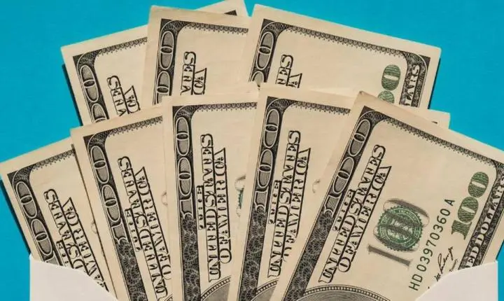 DÓLAR CAI E BOLSA OSCILA EM DIA DE TENSÃO E EXPECTATIVA NO MERCADO