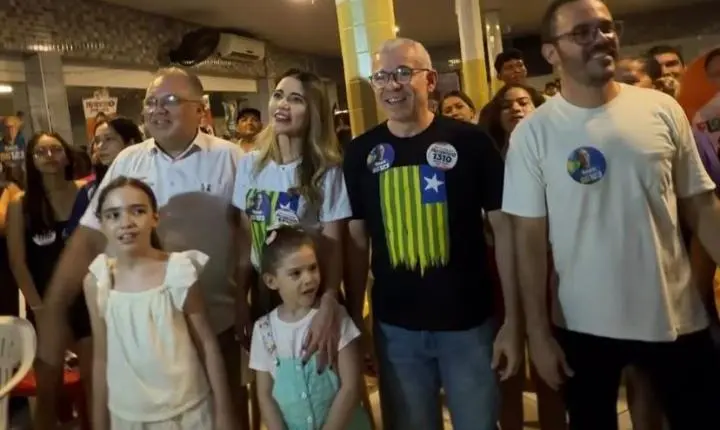 Florentino Neto participa de encontro com famílias no Morada Nova, em Teresina