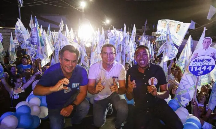 Joel e Ciro são recebidos por multidão em evento de Júnior Percy em Buriti dos Lopes