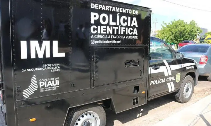 Jovem é morto com cerca de 14 tiros dentro de residência em Oeiras