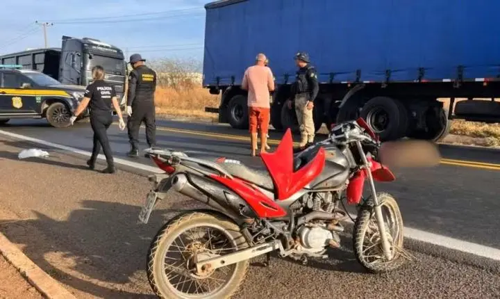 Motociclista morre após colisão com carro na BR-316, em Picos