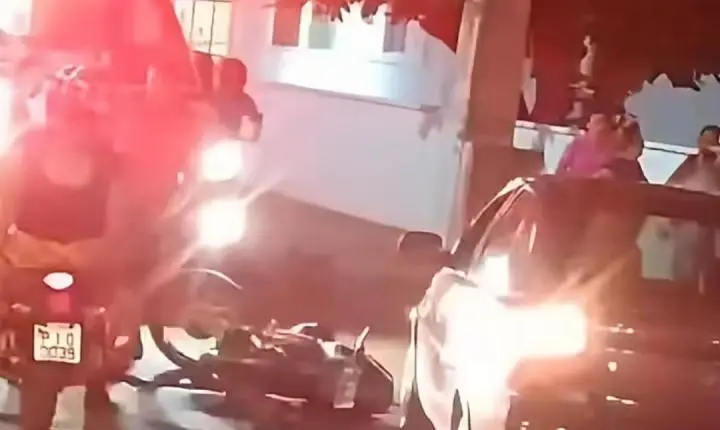 Motociclista perde controle e provoca acidente em frente à Escola Normal de Picos