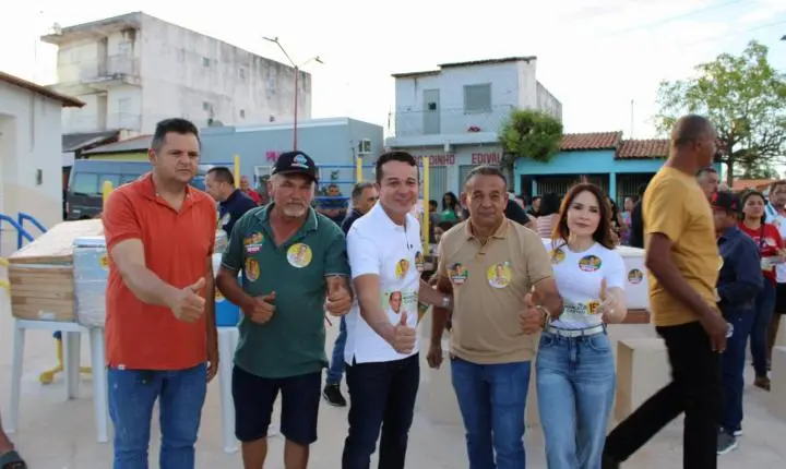 Naerton Moura reúne multidão em adesivaço com Severo Eulálio e Castro Neto em Sussuapara