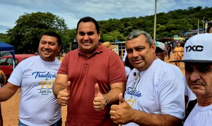 Nenem de Edite participa da tradicional Missa do Morro dos Três Irmãos em Jaicós ao lado de Georgiano Neto