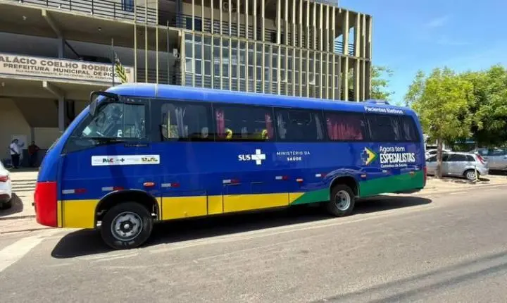 Picos recebe novo micro-ônibus do Ministério da Saúde para transporte de pacientes