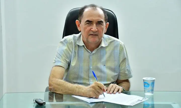  Prefeito Antônio Reis exonera secretariado e contratados em Floriano e decisão agita bastidores políticos