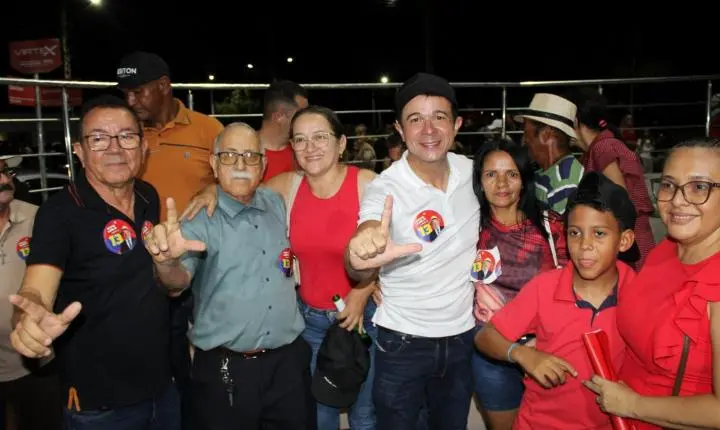 Prefeito Naerton Moura reúne multidão em Sussuapara em ato político em apoio à reeleição do presidente Lula