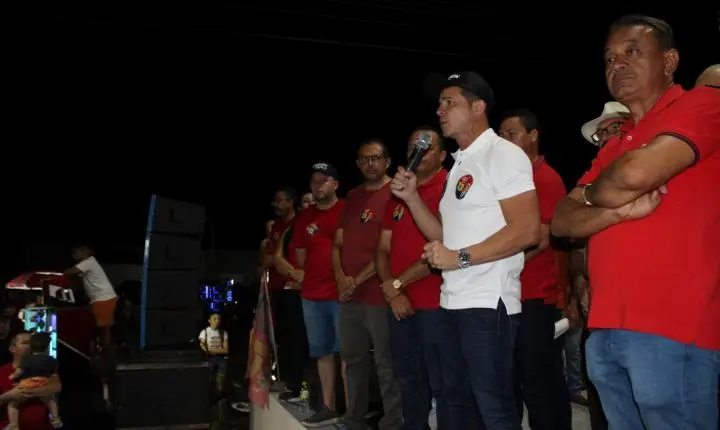 Prefeito Naerton Moura reúne multidão em Sussuapara em ato político em apoio à reeleição do presidente Lula