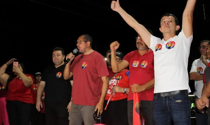 Prefeito Naerton Moura reúne multidão em Sussuapara em ato político em apoio à reeleição do presidente Lula