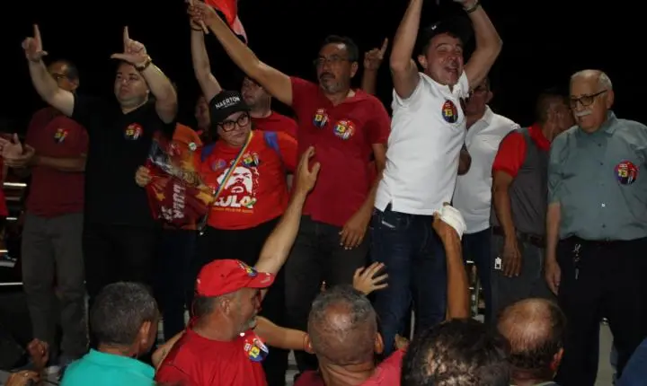 Prefeito Naerton Moura reúne multidão em Sussuapara em ato político em apoio à reeleição do presidente Lula