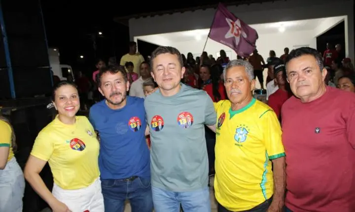 Prefeito Naerton Moura reúne multidão em Sussuapara em ato político em apoio à reeleição do presidente Lula