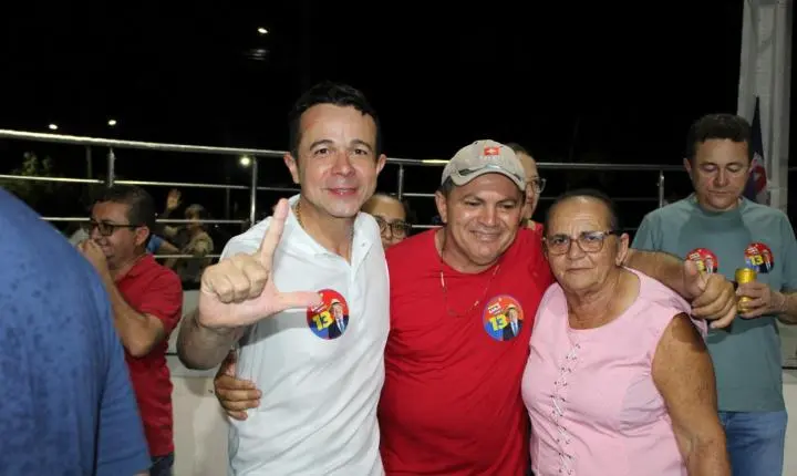 Prefeito Naerton Moura reúne multidão em Sussuapara em ato político em apoio à reeleição do presidente Lula