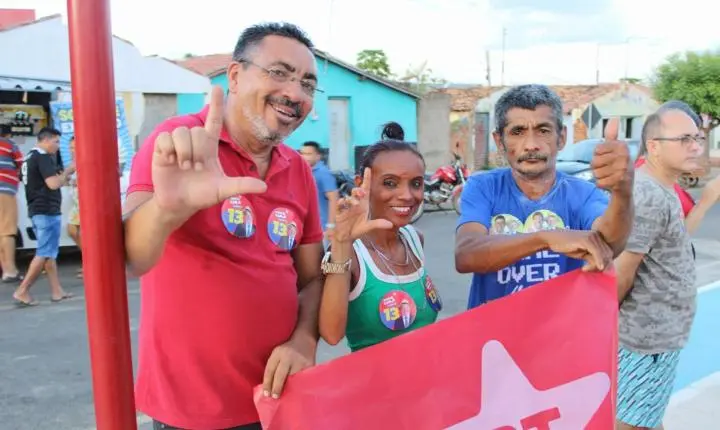 Prefeito Naerton Moura reúne multidão em Sussuapara em ato político em apoio à reeleição do presidente Lula