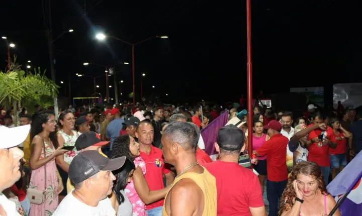 Prefeito Naerton Moura reúne multidão em Sussuapara em ato político em apoio à reeleição do presidente Lula