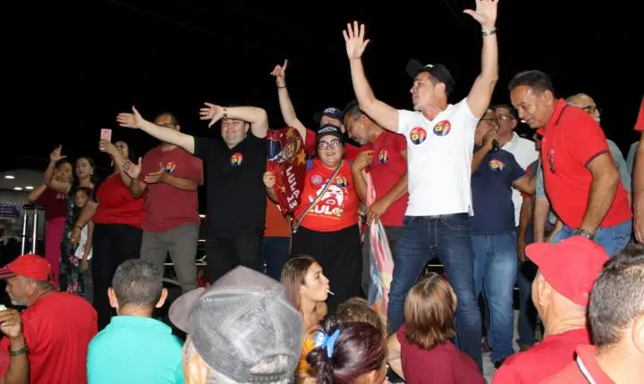 Prefeito Naerton Moura reúne multidão em Sussuapara em ato político em apoio à reeleição do presidente Lula
