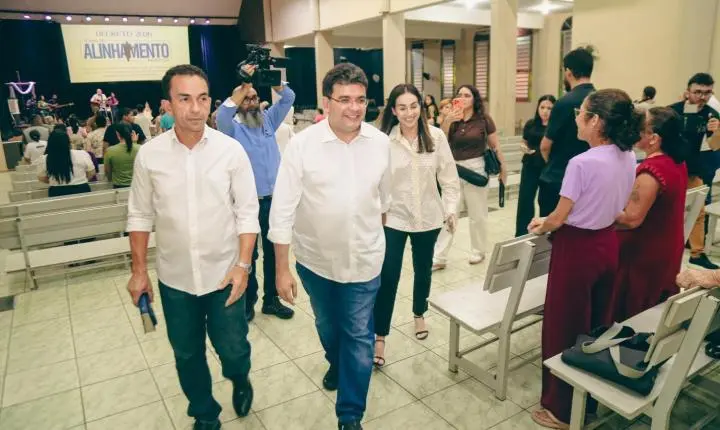 Rafael Fonteles participa de culto em Teresina e defende parceria com igrejas