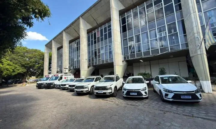 Sejus entrega ambulâncias e veículos para reforçar atendimento de saúde e ações da Polícia Penal no Piauí