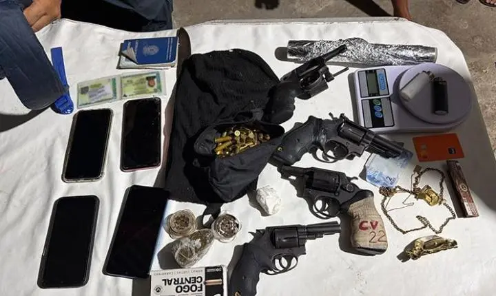 Suspeito de envolvimento na morte de radialista é preso com armas e drogas no litoral do Piauí