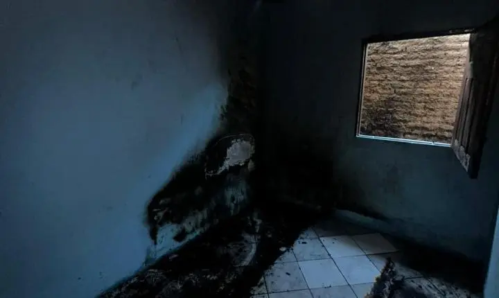 Ventilador pega fogo e incêndio destrói parte de casa em Piripiri