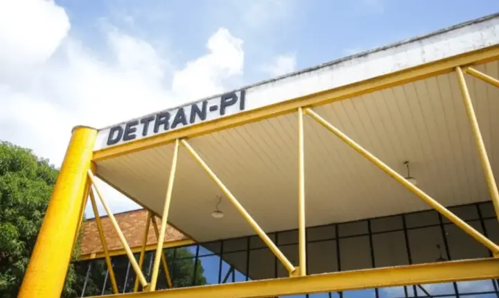 Justiça determina que Detran-PI ofereça intérpretes de Libras e proíbe cobrança extra para obter CNH