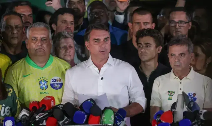 Flávio Bolsonaro contesta resultado da eleição e diz que pedirá anulação