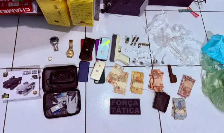 Dupla é detida com armas e drogas dentro de residência em Várzea Grande do Piauí
