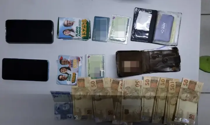 Irmãos gêmeos são presos por suspeita de compra de votos e boca de urna no litoral