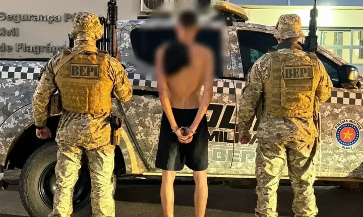 Polícia apreende 74 invólucros de drogas e prende suspeito de tráfico no bairro Bomba, em Picos